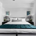 Beautiful, Opulent Central City 1Bd1Ba- Amenities!
