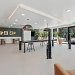 Designer 1Br With Pool And Htub