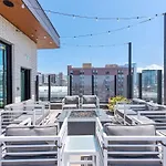 Rooftop Pool Hot Tub Gym Parking King Bed
