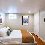 Hot Tub - Family Room - Bbq