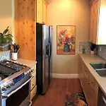 Modern Townhome Near The Center Of The City