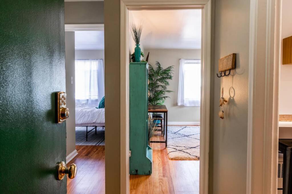 Ski - Explore - Relax - Cozy Beds, Tv & Wi-fi Salt Lake City