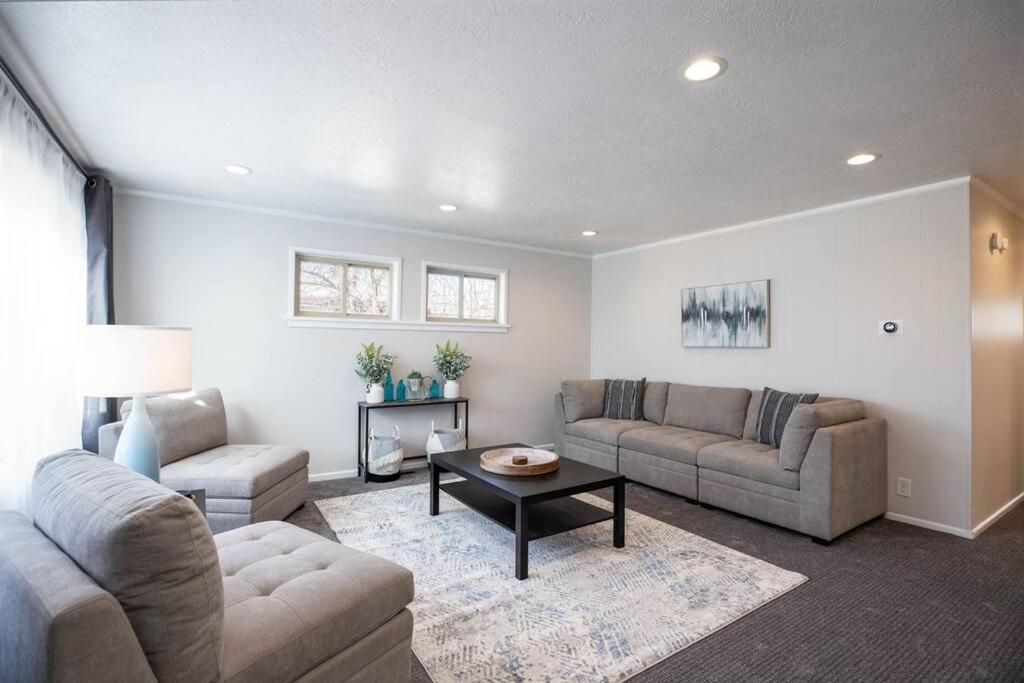 Modern Slc Only Mins Downtown & Airport Holiday home *