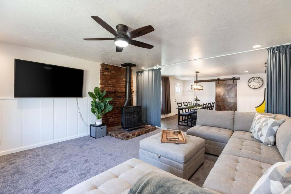Modern Slc Only Mins Downtown & Airport Holiday home *