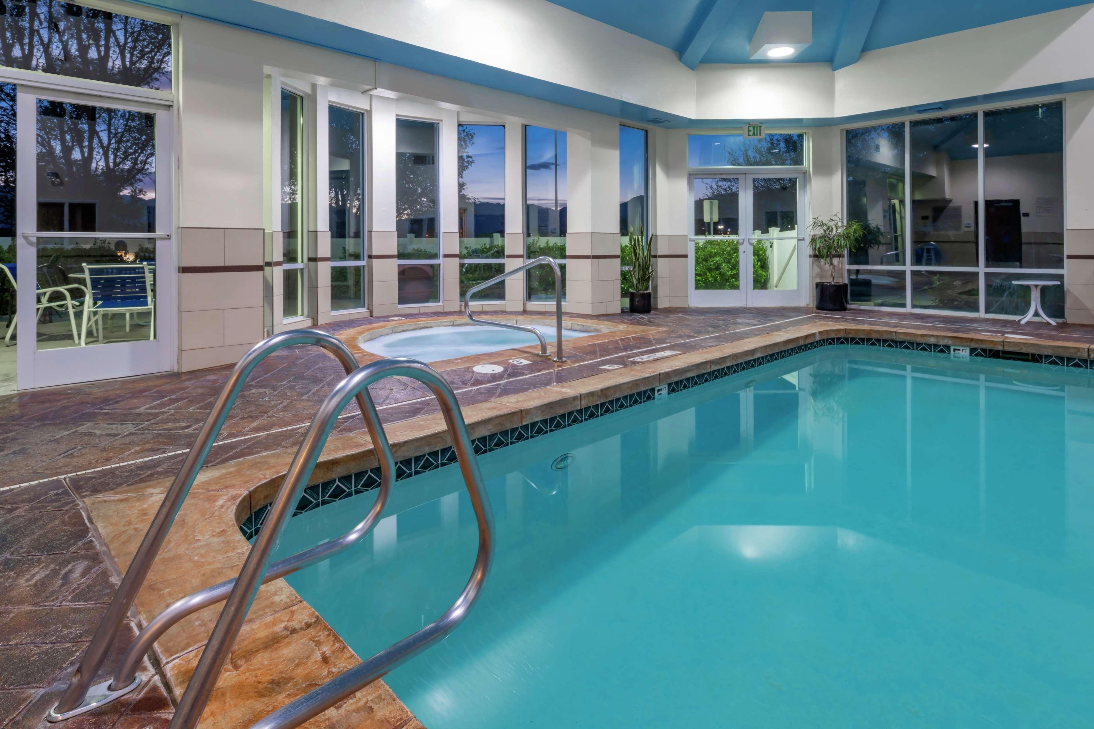 Hampton Salt Hotel 3*