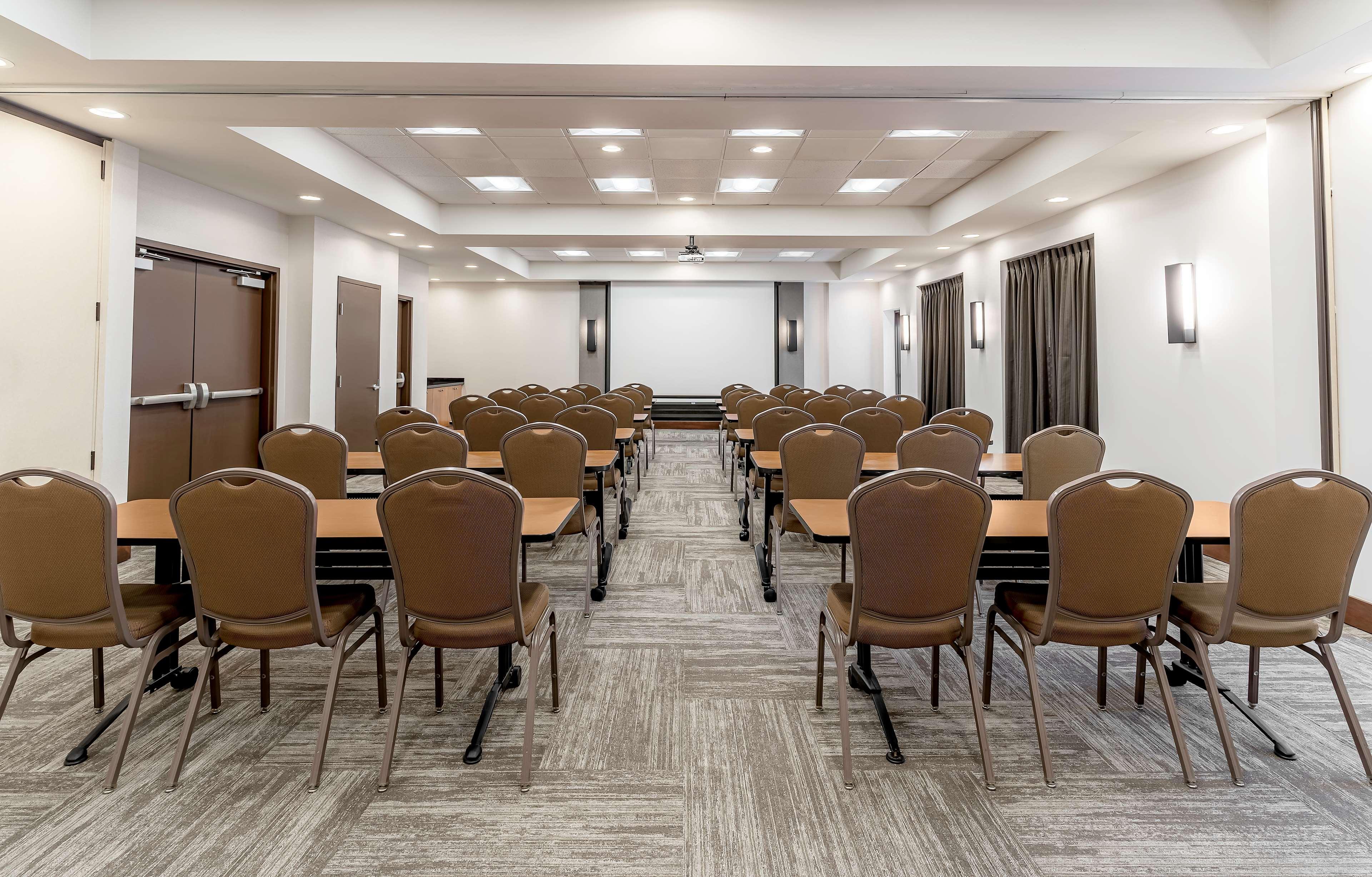Hotel Hyatt Place Salt Airport