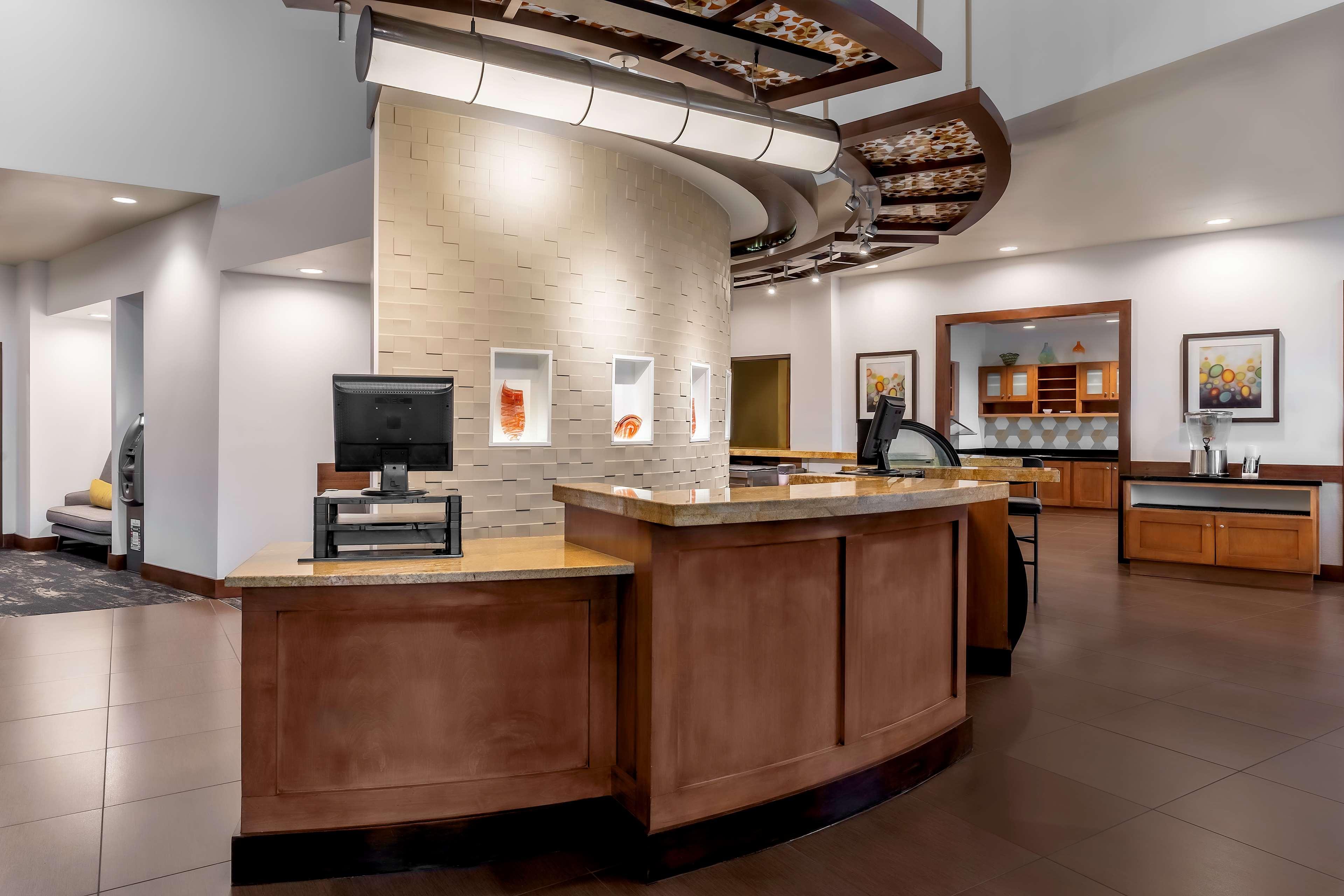 Hotel Hyatt Place Salt Airport