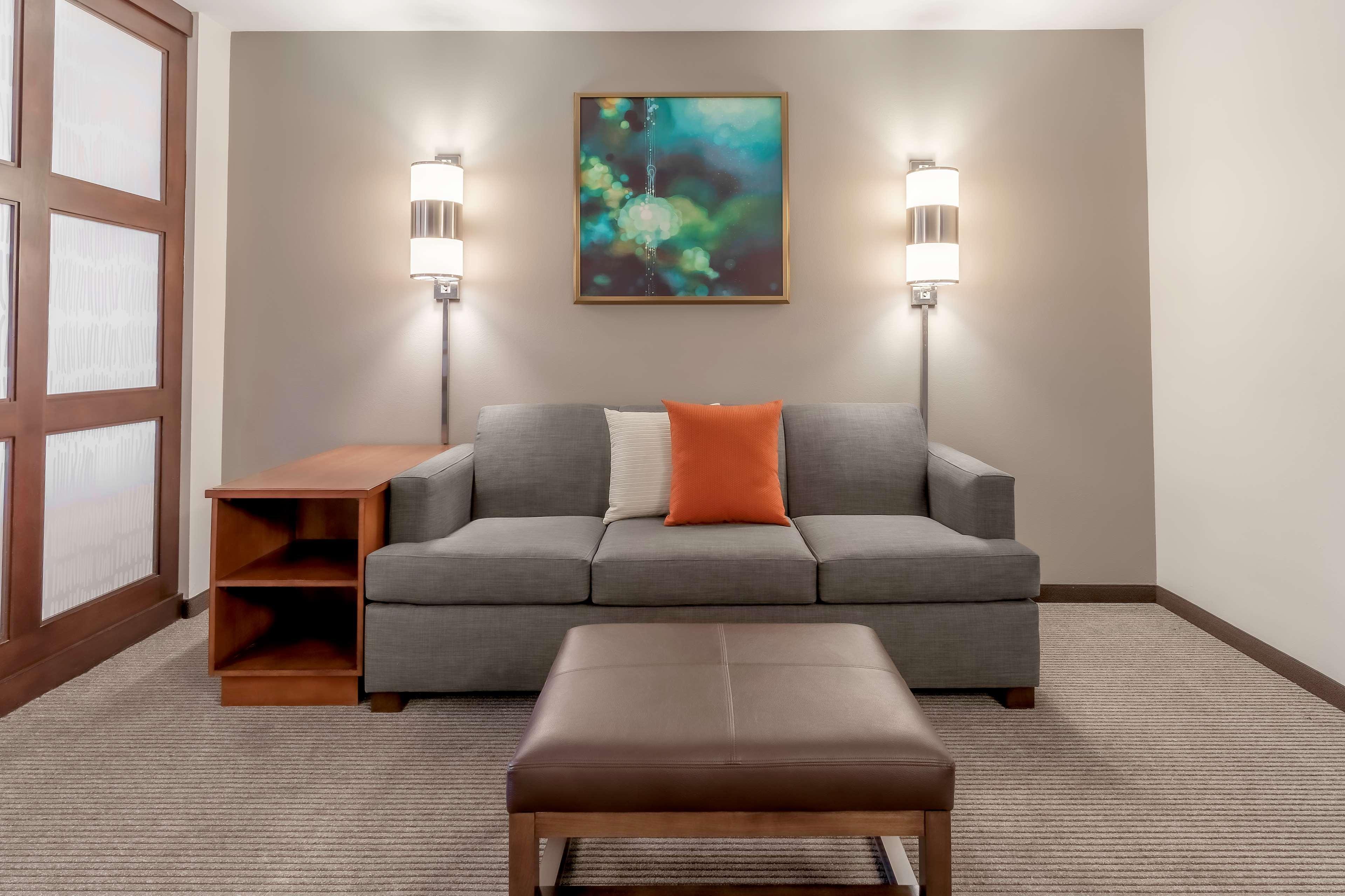 Hyatt Place Salt Airport Hotel 3*