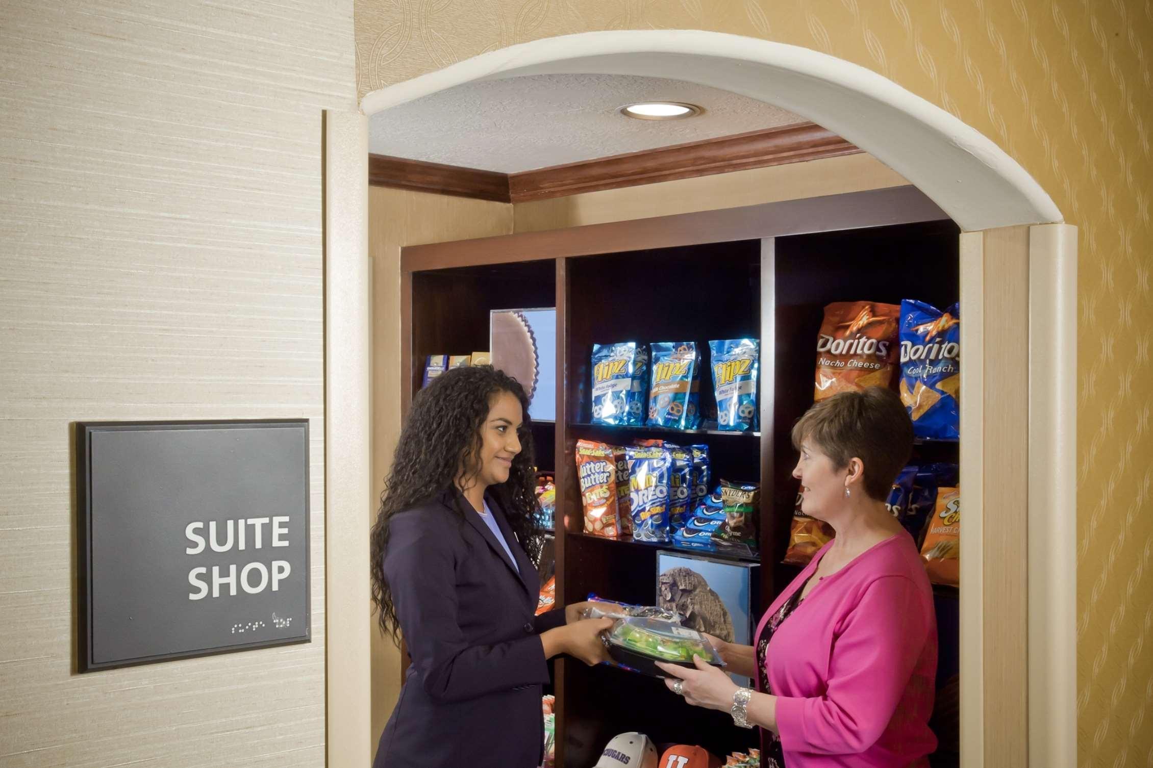 Hotel Hampton & Salt Airport 3*