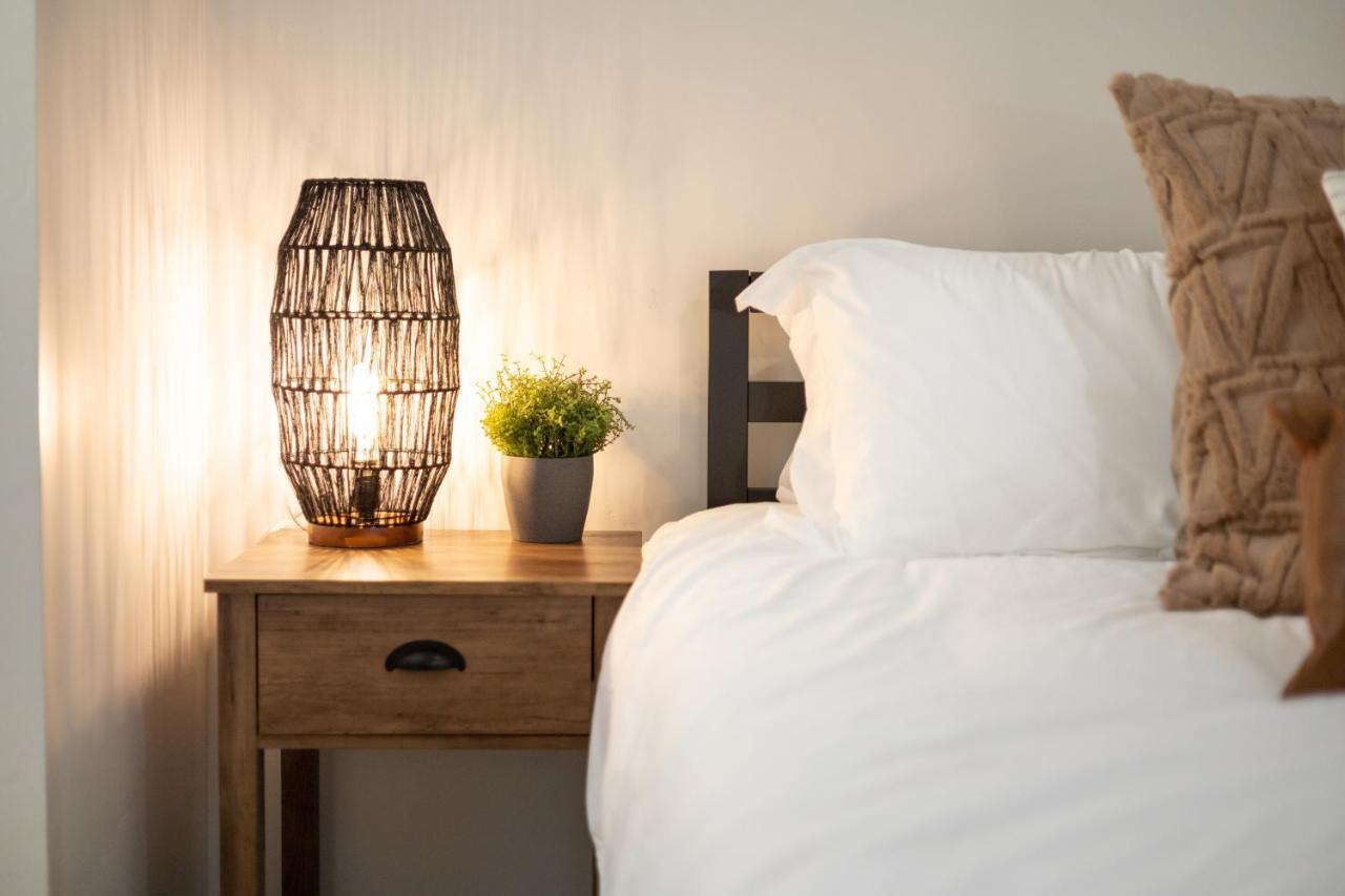 Near Downtown, Mountain Vibes, Gig Wi-fi Business Apartment Salt Lake City