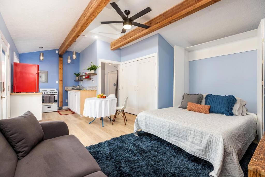 Adorable & Pet Friendly-close To U And Downtown! Villa
