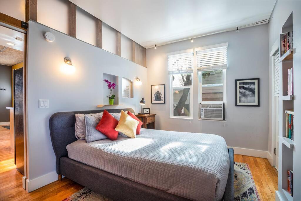 New Distinctive Historical Unit From 5 Star Host Apartment