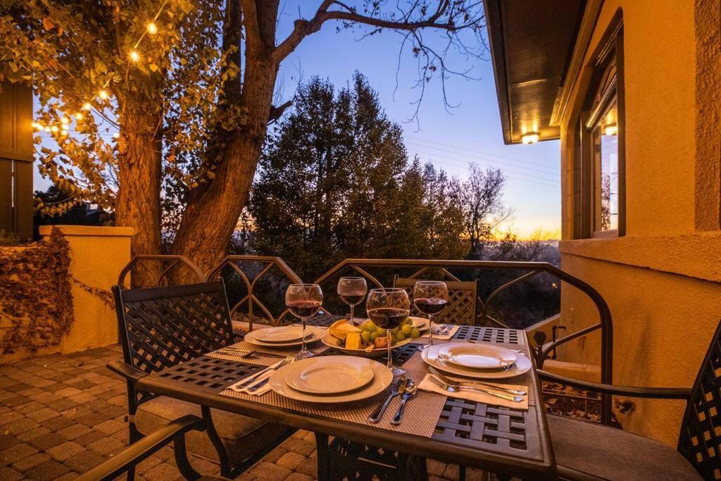 Villa Stunning View, Frank Lloyd Wright Inspired Home! *