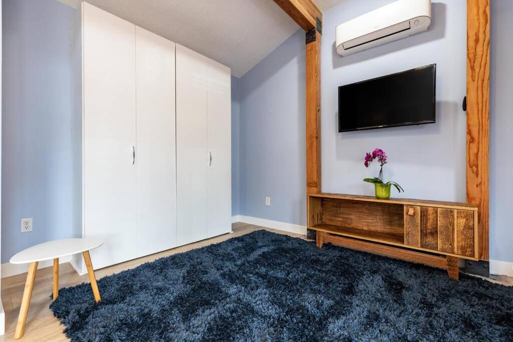 Adorable & Pet Friendly-close To U And Downtown! Villa