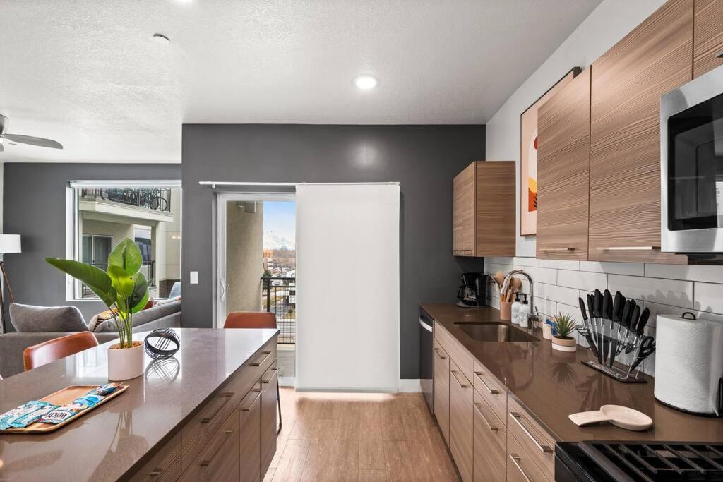 Urban Oasis In The Center Of Slc Apartment