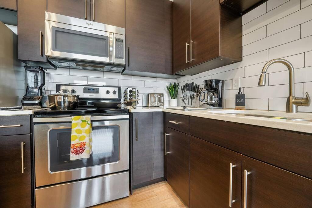 King Bd - View - Downtown Walking Paradise Apartment