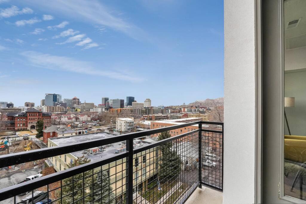 King Bd - View - Downtown Walking Paradise