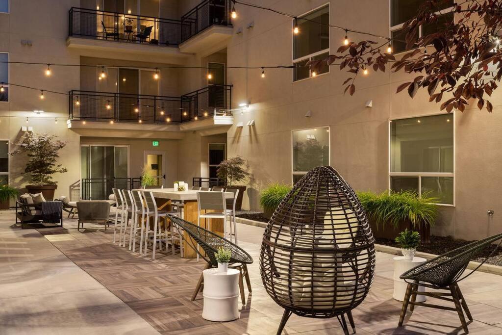 Apartment King Bd - View - Downtown Walking Paradise *
