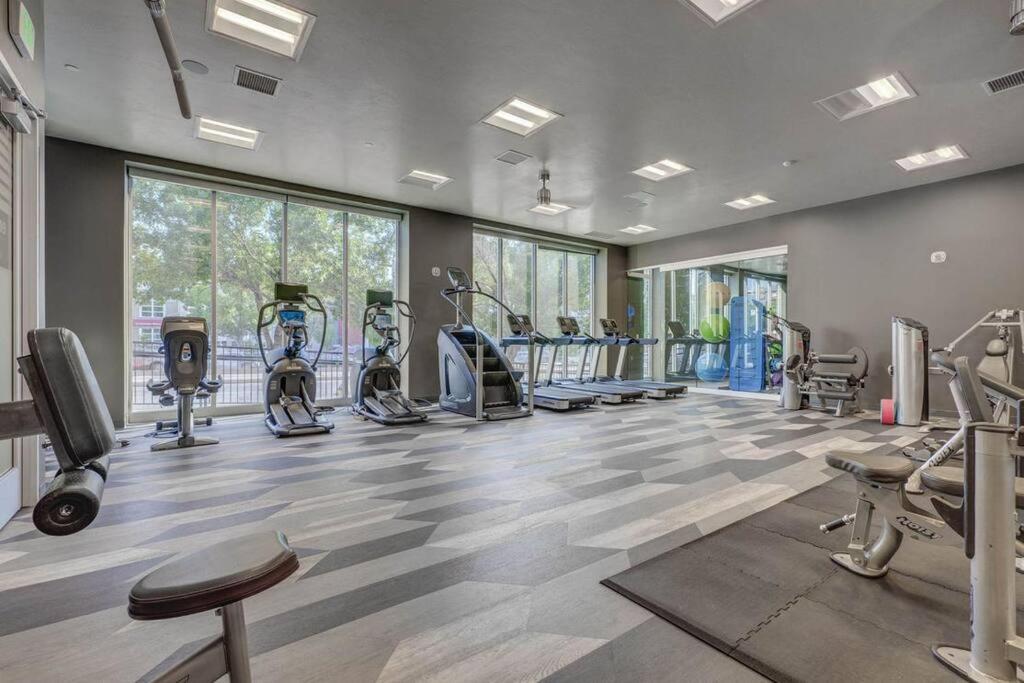 Apartment King Bd - View - Downtown Walking Paradise
