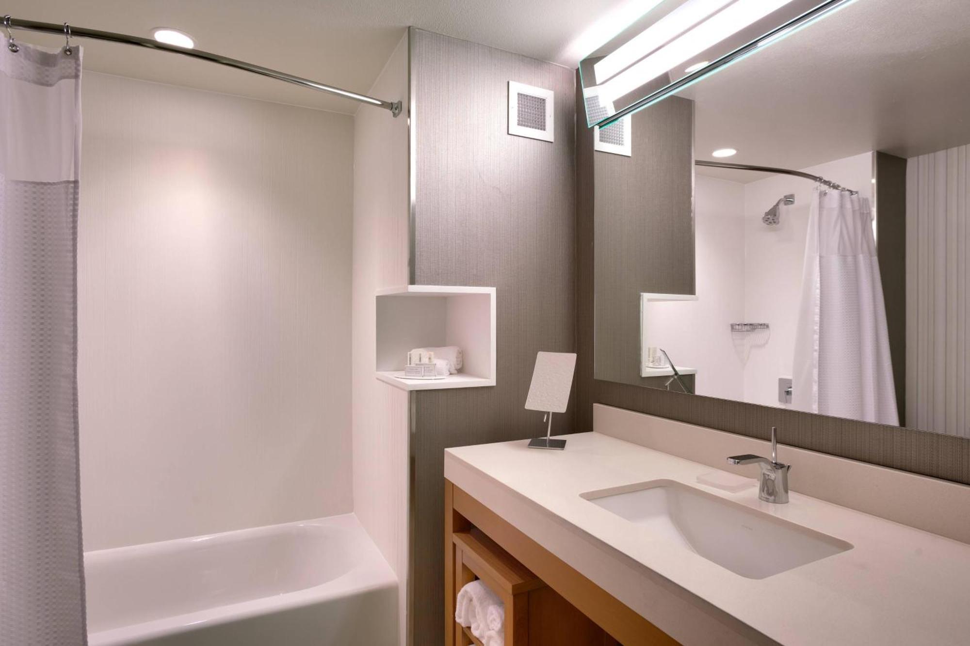 Hotel Courtyard By Marriott Salt Downtown 3*