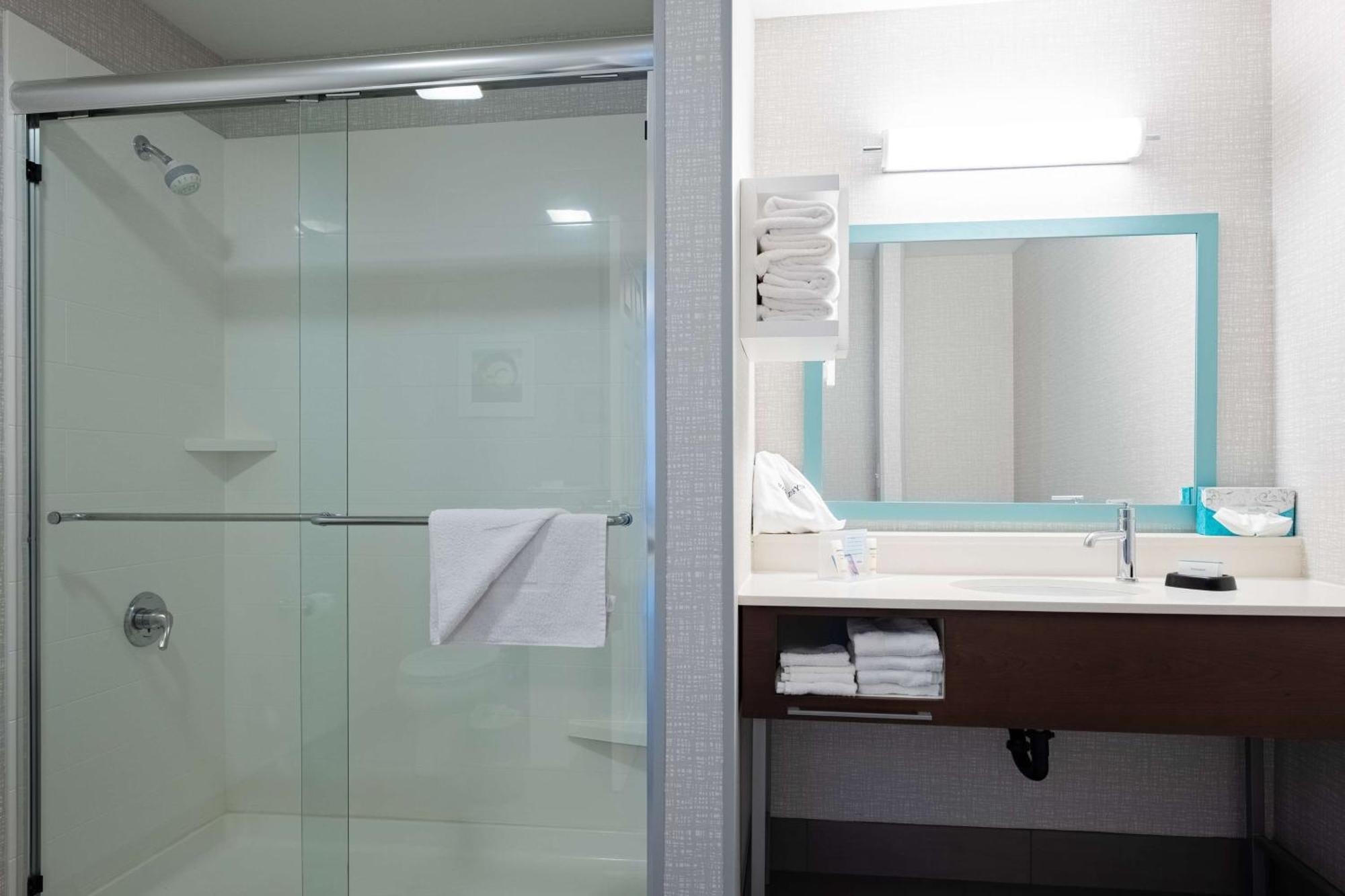 Hampton & Salt Airport Hotel