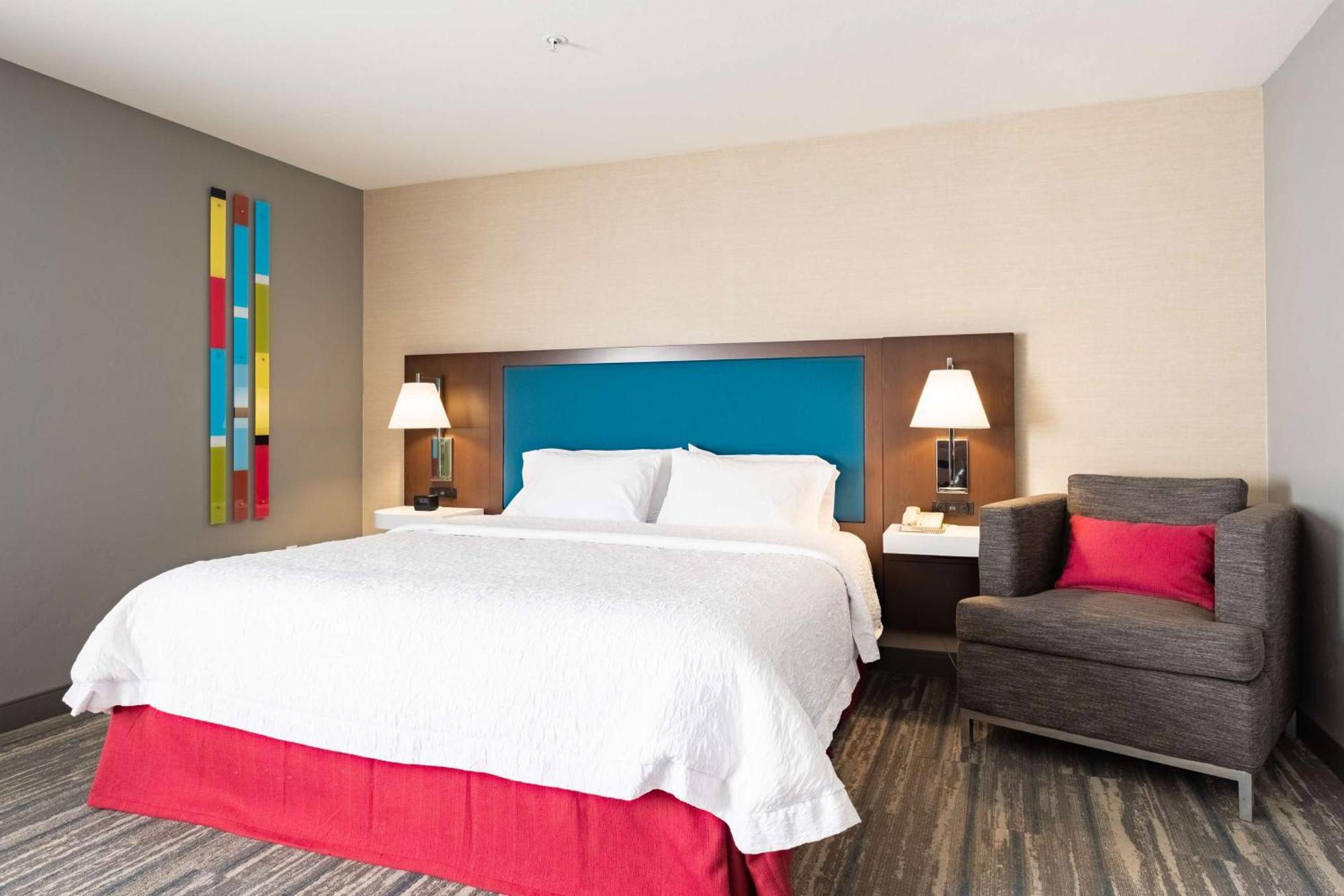 Hotel Hampton & Salt Airport