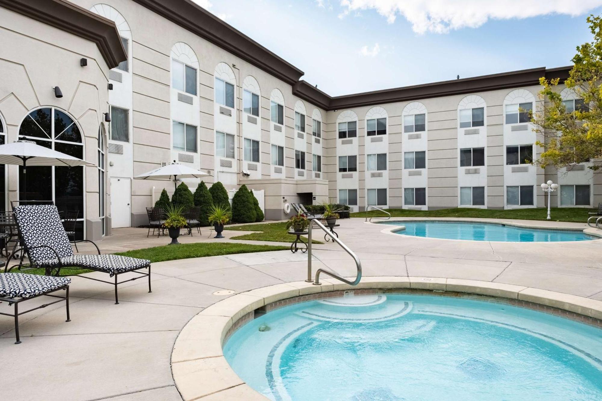 Hampton & Salt Airport Hotel