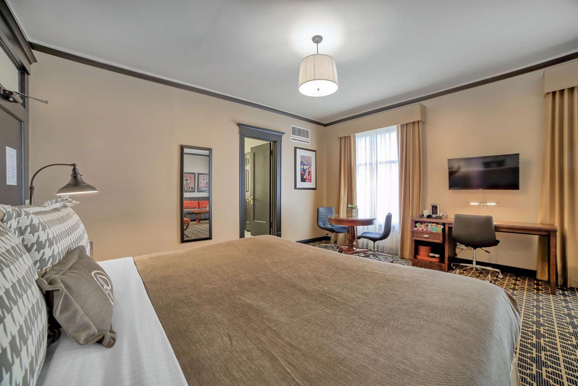 The Peery Salt Downtown, Tapestry Collection By Hilton Hotel 4*