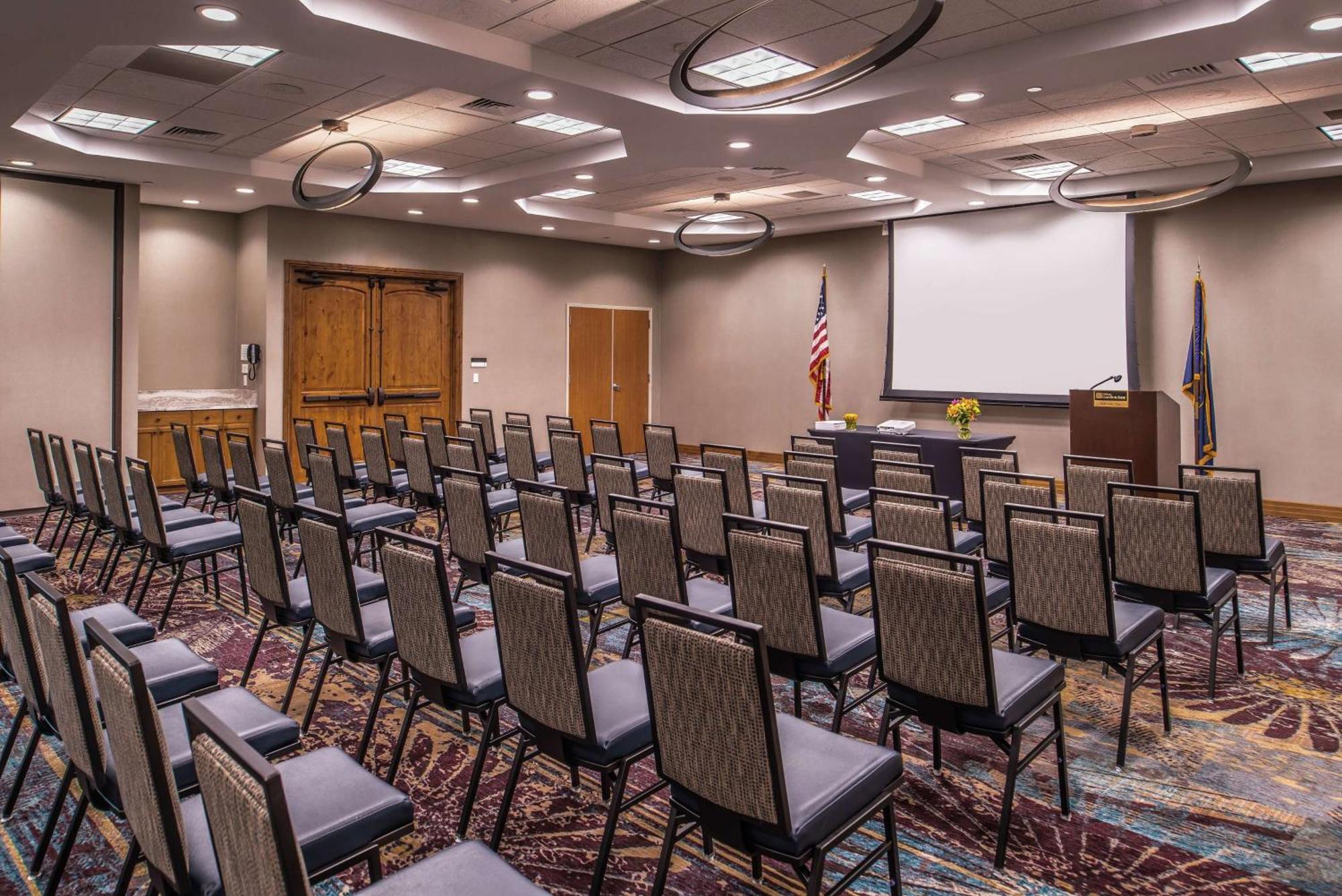 Hotel Hilton Garden Salt Downtown 3*