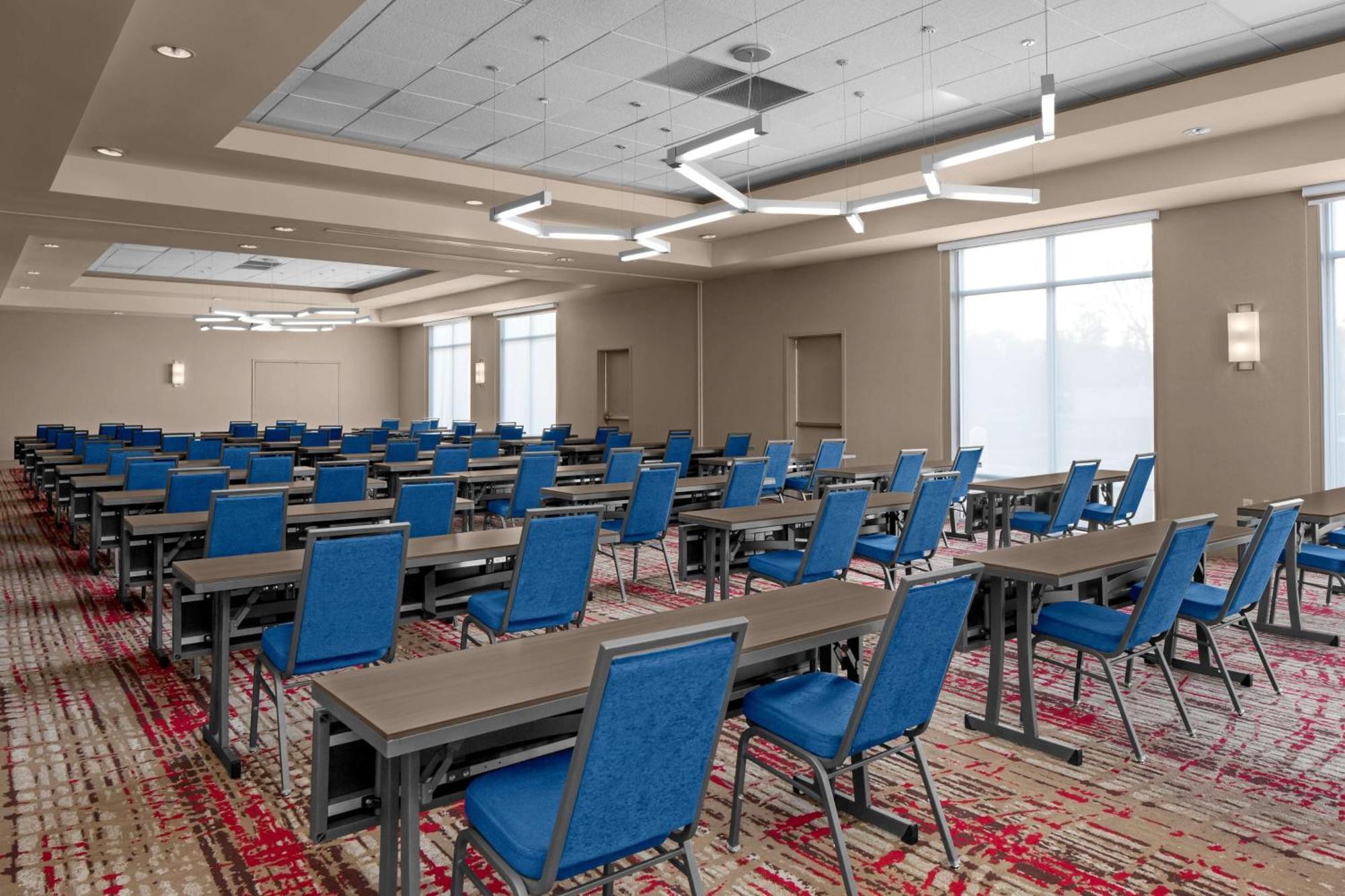 Hotel Hilton Garden - Salt Airport