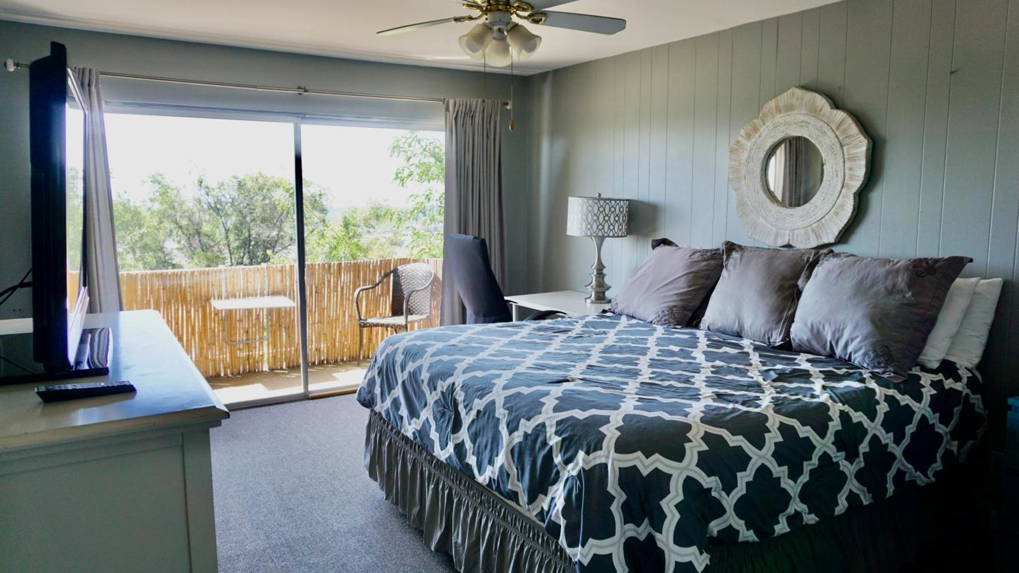 Holiday home Capitol Retreats-views! Near Salt Palace,sleep 28 *