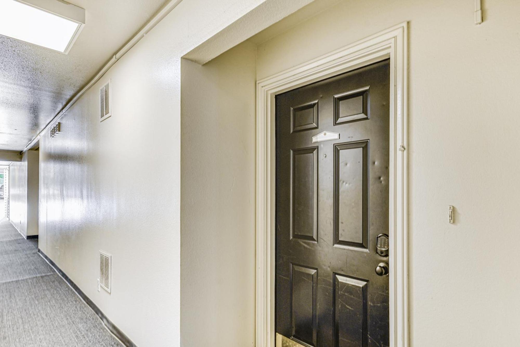 Cozy And Centrally Located Slc With Balcony! Apartment *