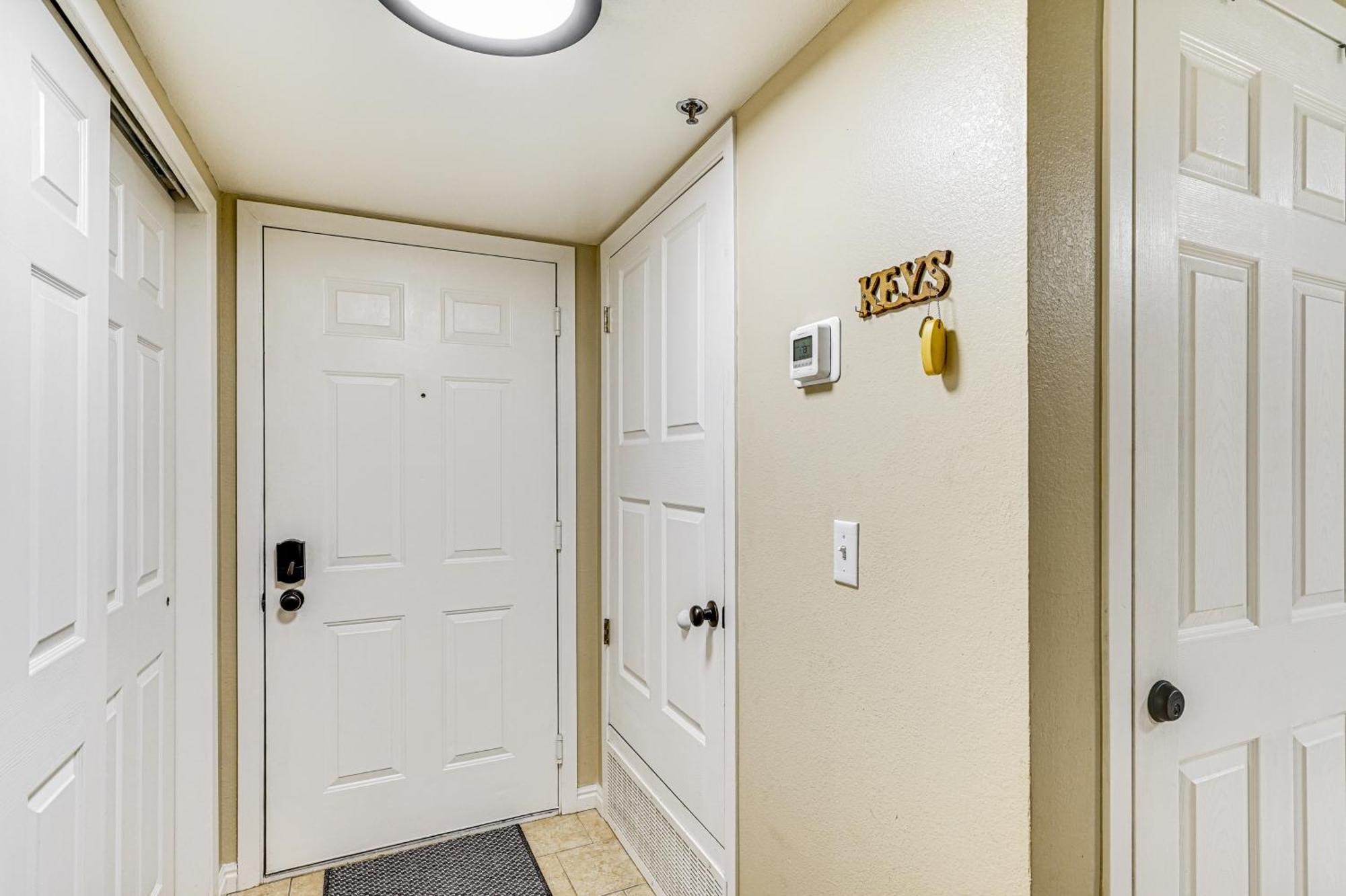 Cozy And Centrally Located Slc With Balcony! *