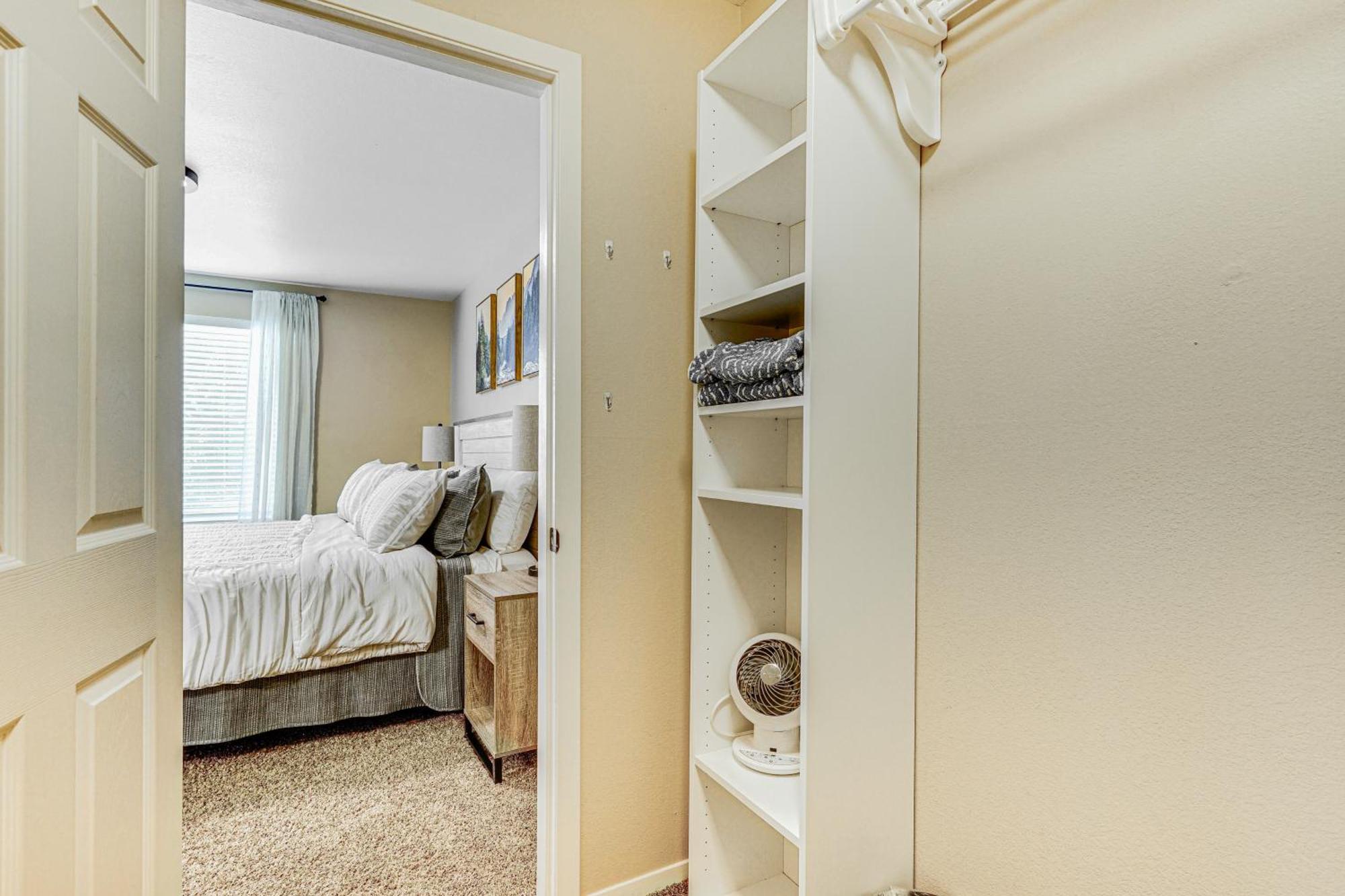 Apartment Cozy And Centrally Located Slc With Balcony!