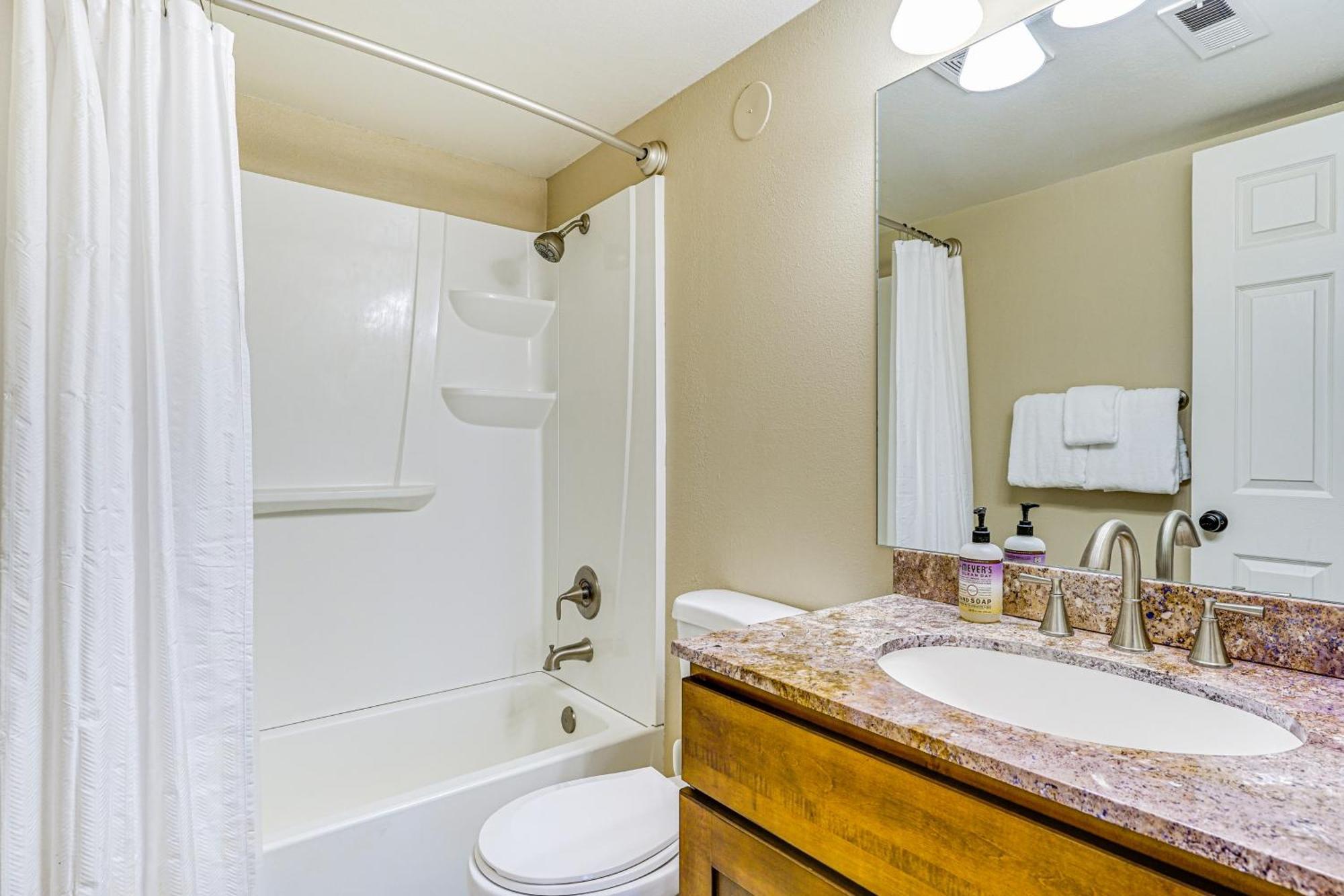 Cozy And Centrally Located Slc With Balcony! Apartment