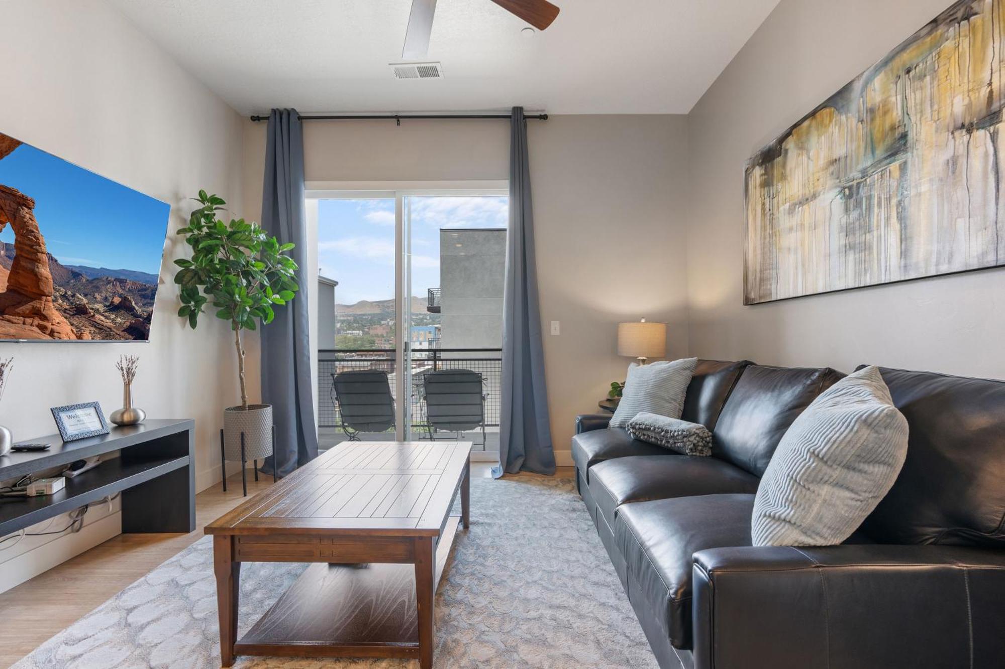 Apartment Lux Apt. Floor New Kingbed, Free Prkg Gym Pool Salt Lake City