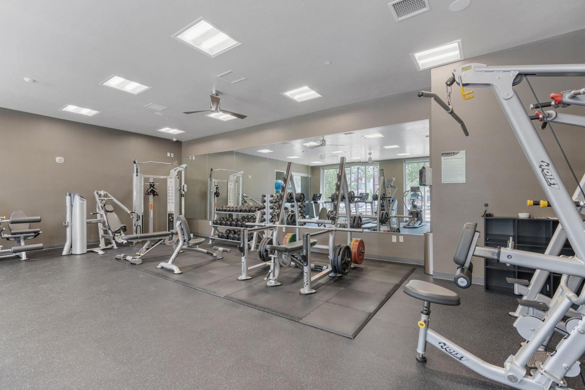 Apartment Lux Apt. Floor New Kingbed, Free Prkg Gym Pool Salt Lake City