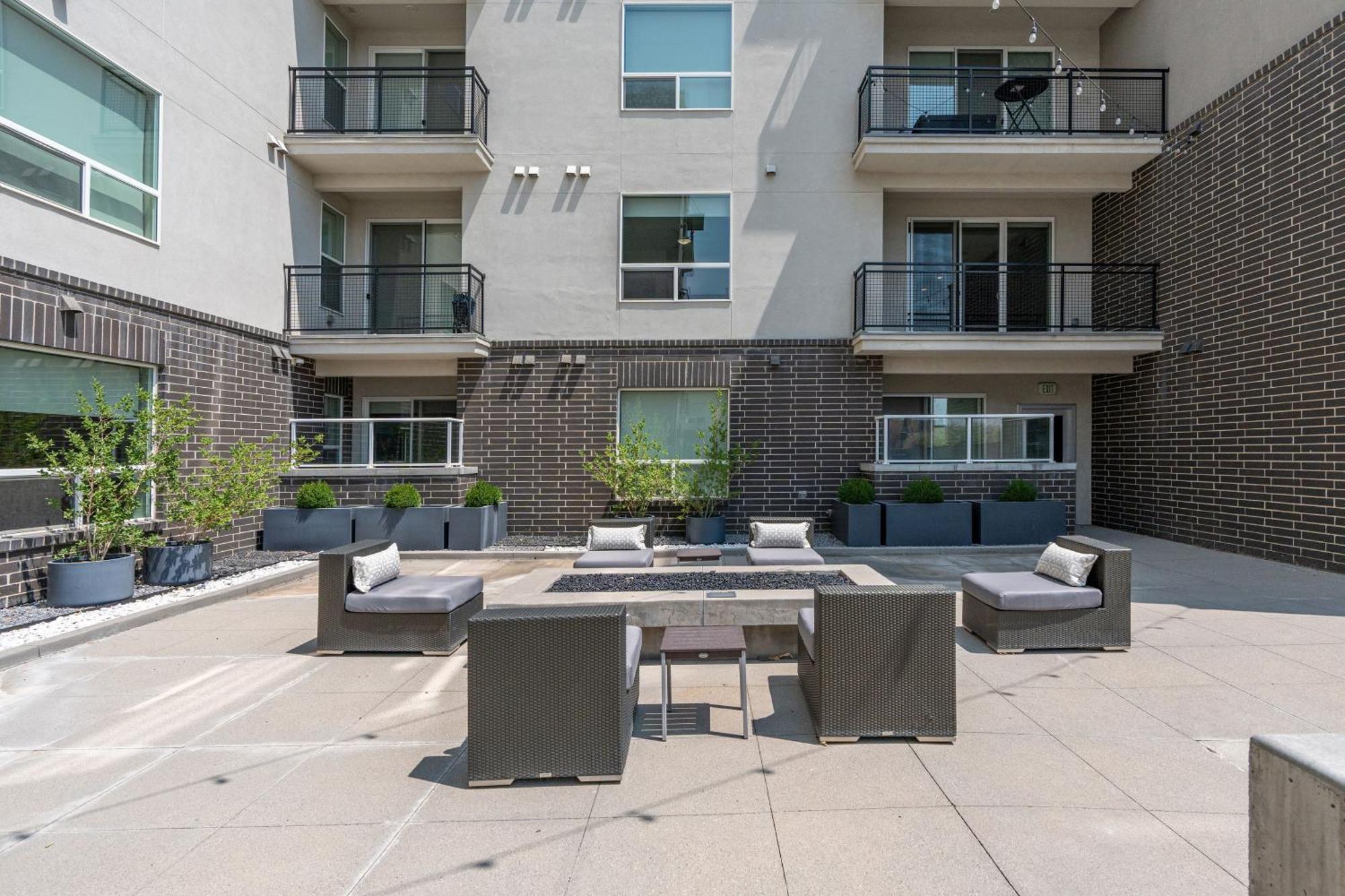 Lux Apt. Floor New Kingbed, Free Prkg Gym Pool Apartment Salt Lake City