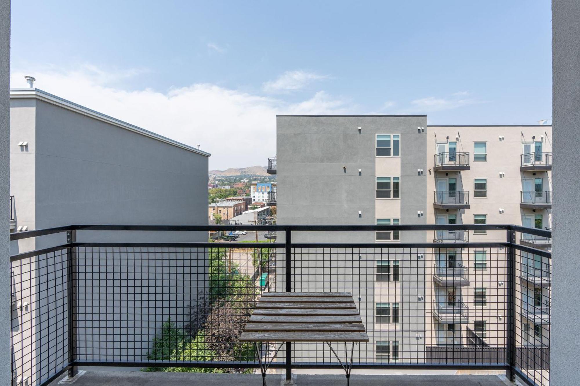 Apartment Lux Apt. Floor New Kingbed, Free Prkg Gym Pool