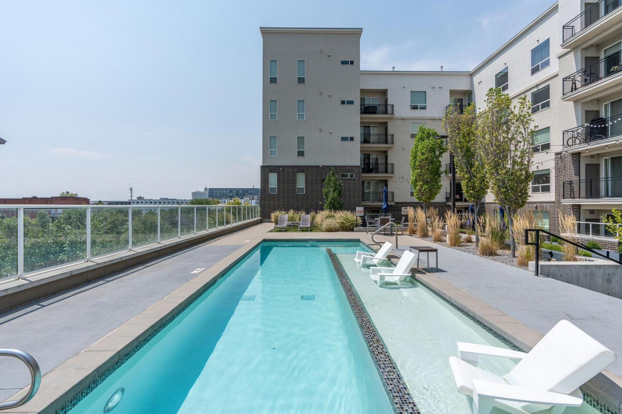 Apartment Lux Apt. Floor New Kingbed, Free Prkg Gym Pool *