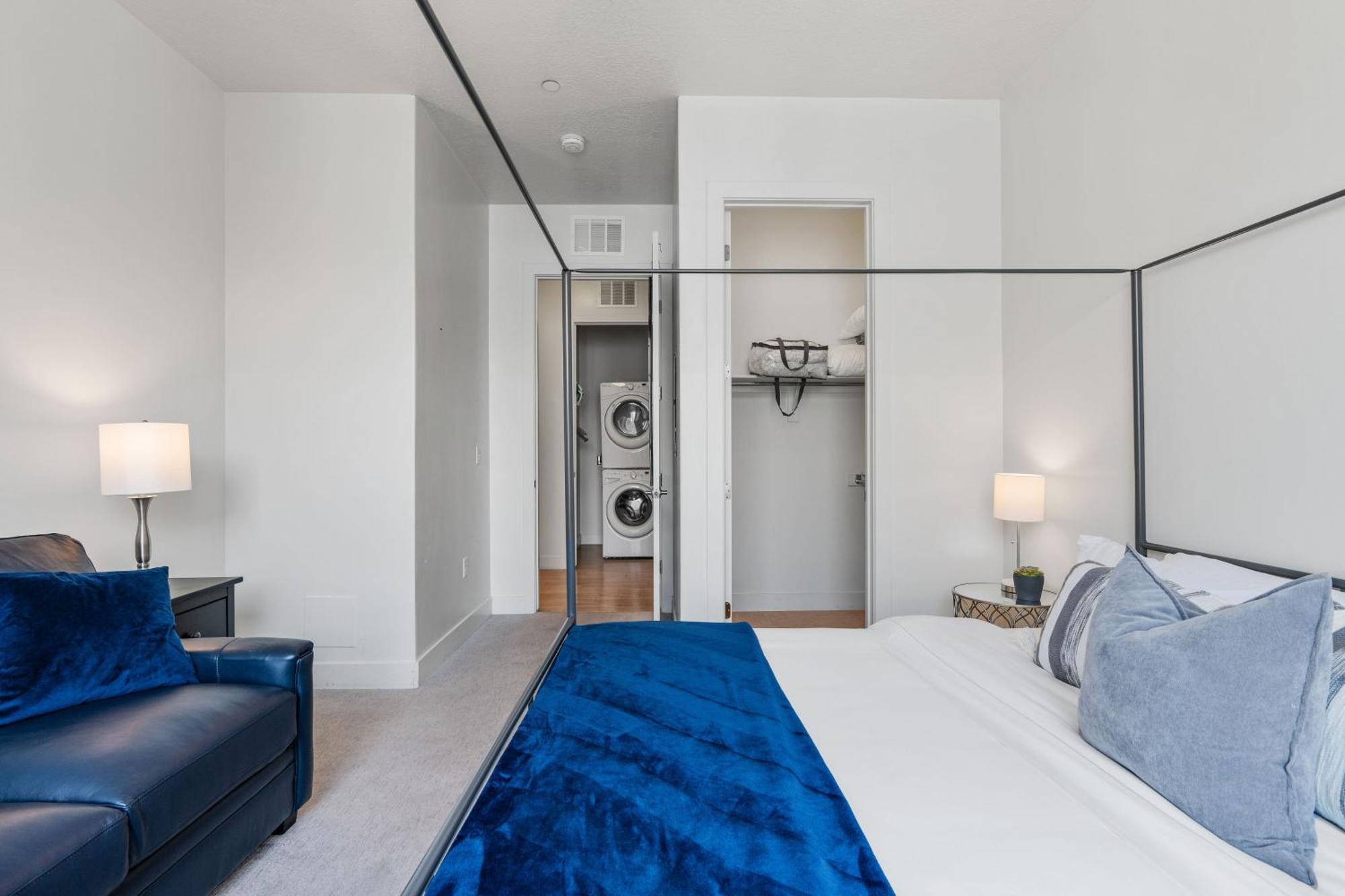 Lux Apt. Floor New Kingbed, Free Prkg Gym Pool * Salt Lake City