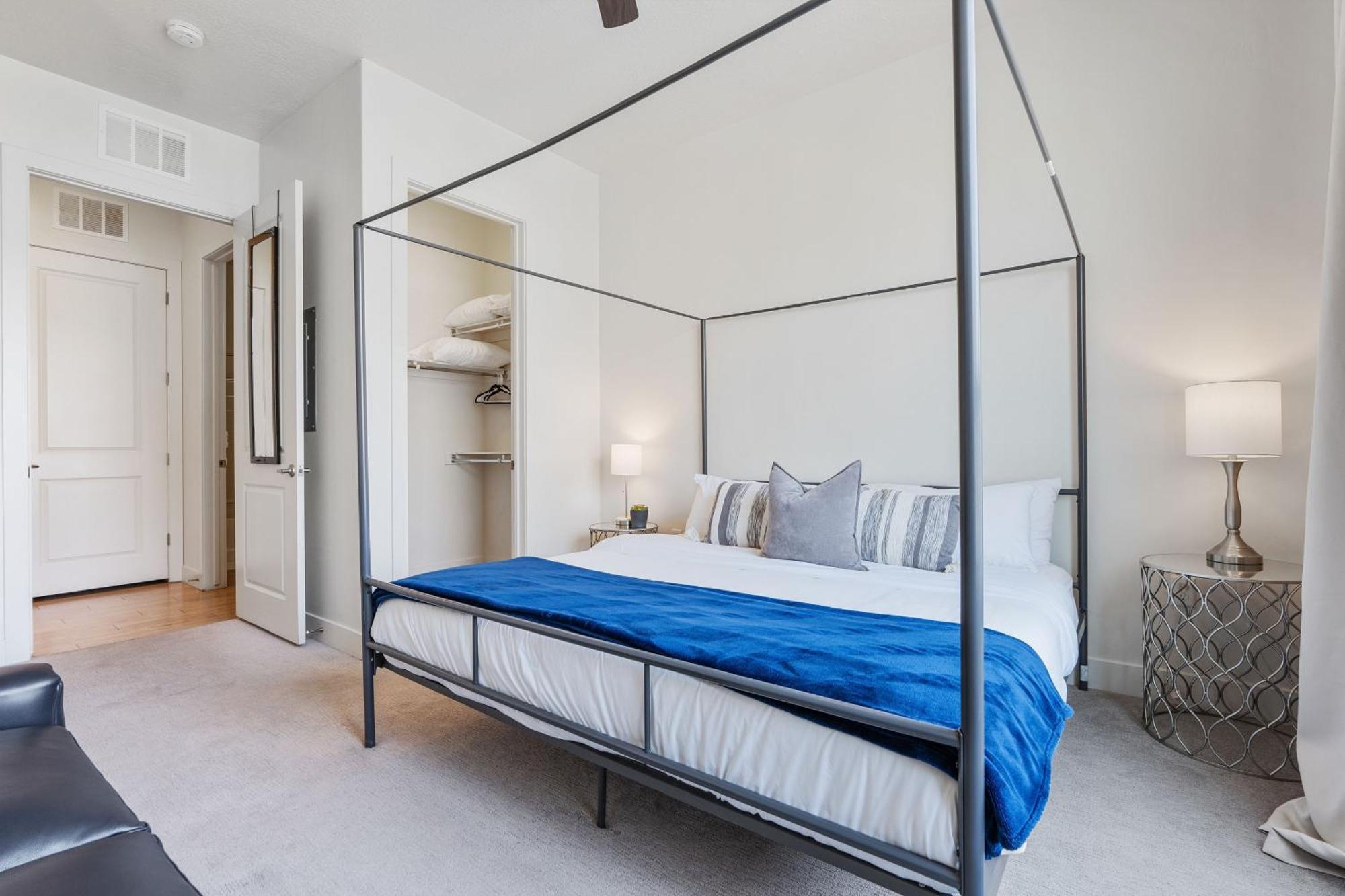 Apartment Lux Apt. Floor New Kingbed, Free Prkg Gym Pool *