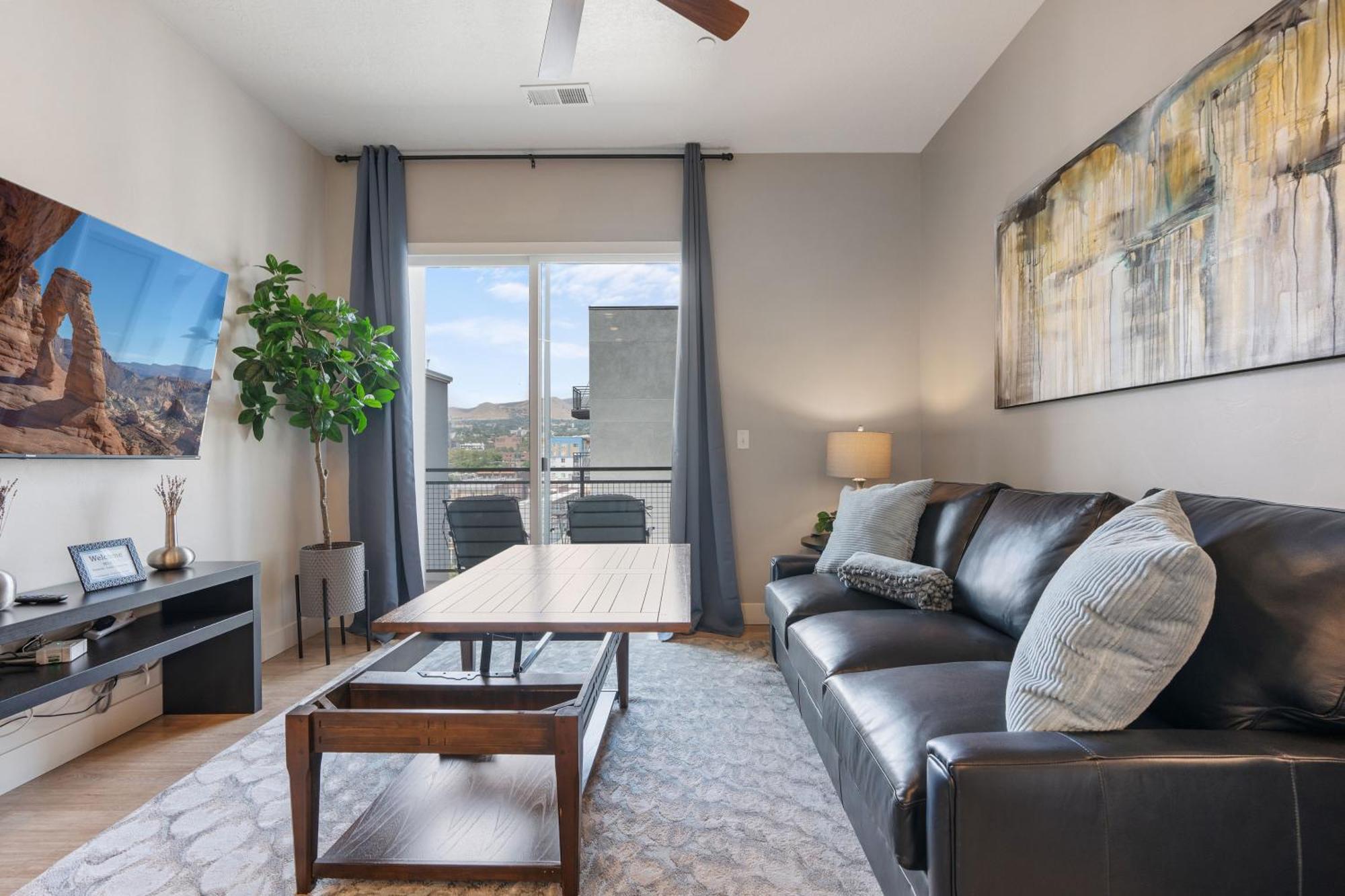 Apartment Lux Apt. Floor New Kingbed, Free Prkg Gym Pool Salt Lake City