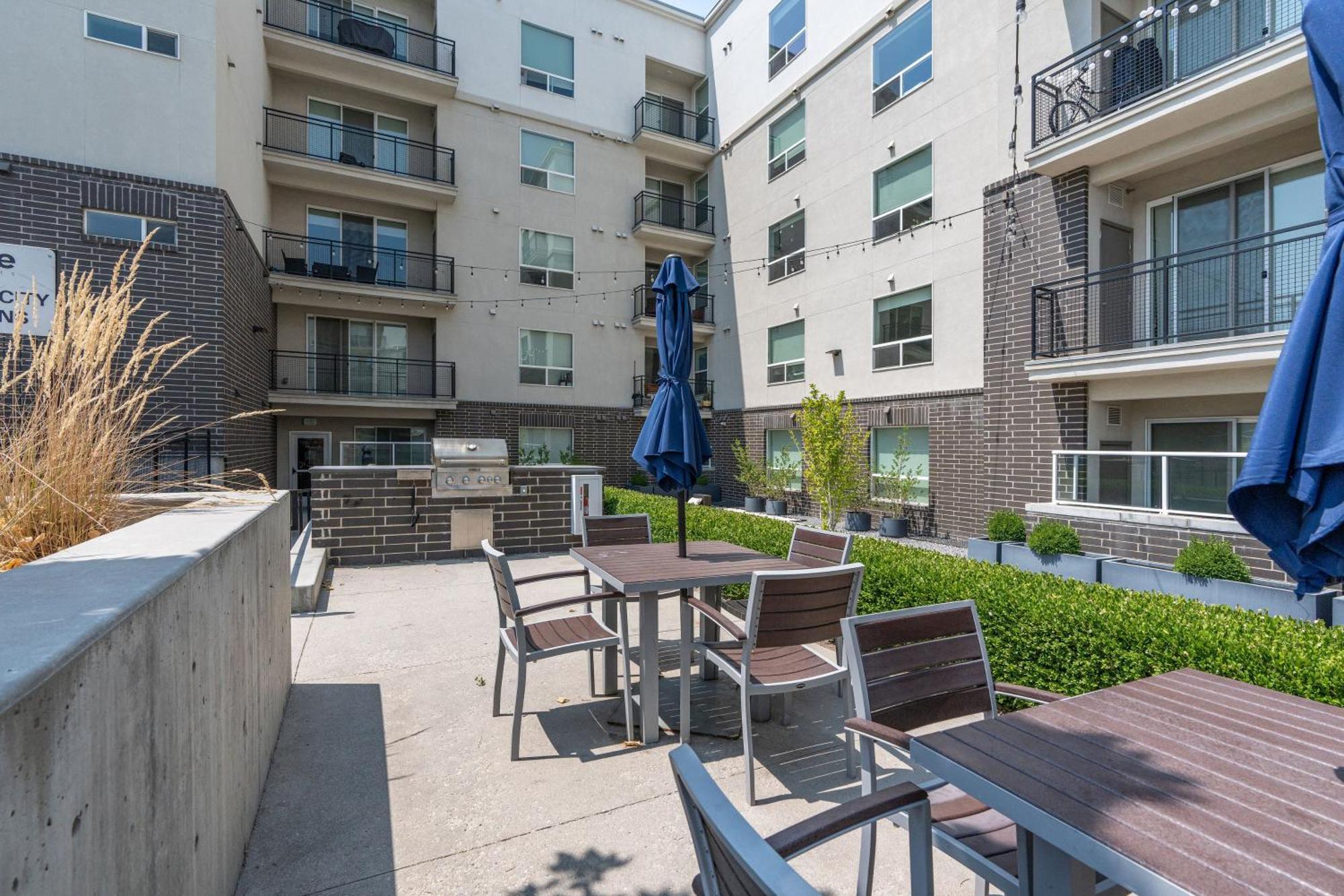 Lux Apt. Floor New Kingbed, Free Prkg Gym Pool * Salt Lake City