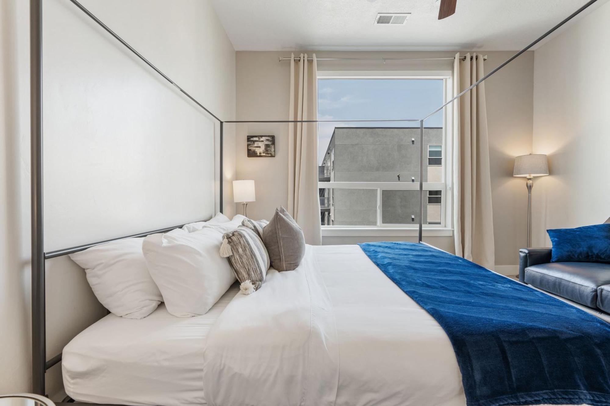 Apartment Lux Apt. Floor New Kingbed, Free Prkg Gym Pool *