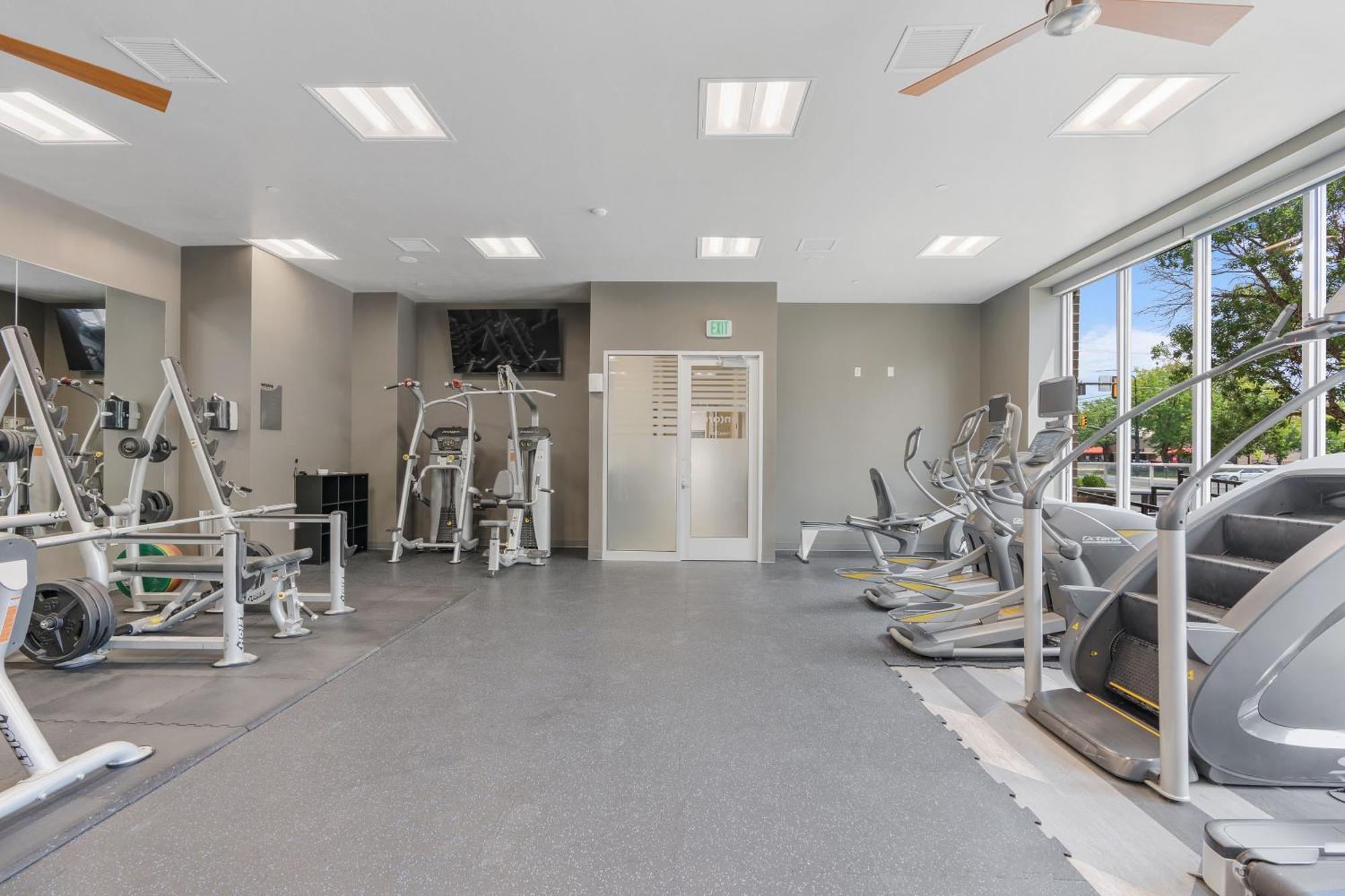 Apartment Lux Apt. Floor New Kingbed, Free Prkg Gym Pool *