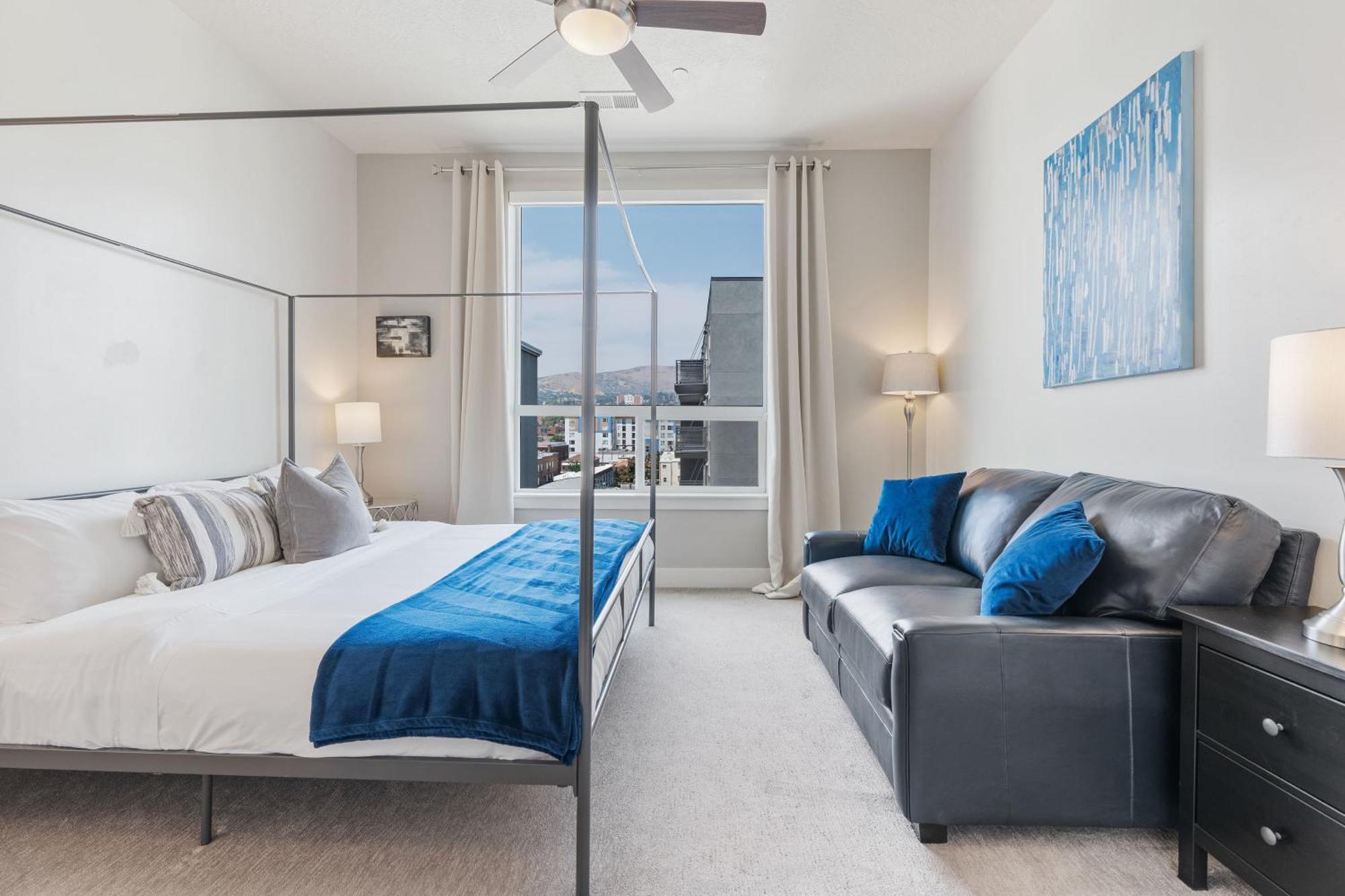 Lux Apt. Floor New Kingbed, Free Prkg Gym Pool *
