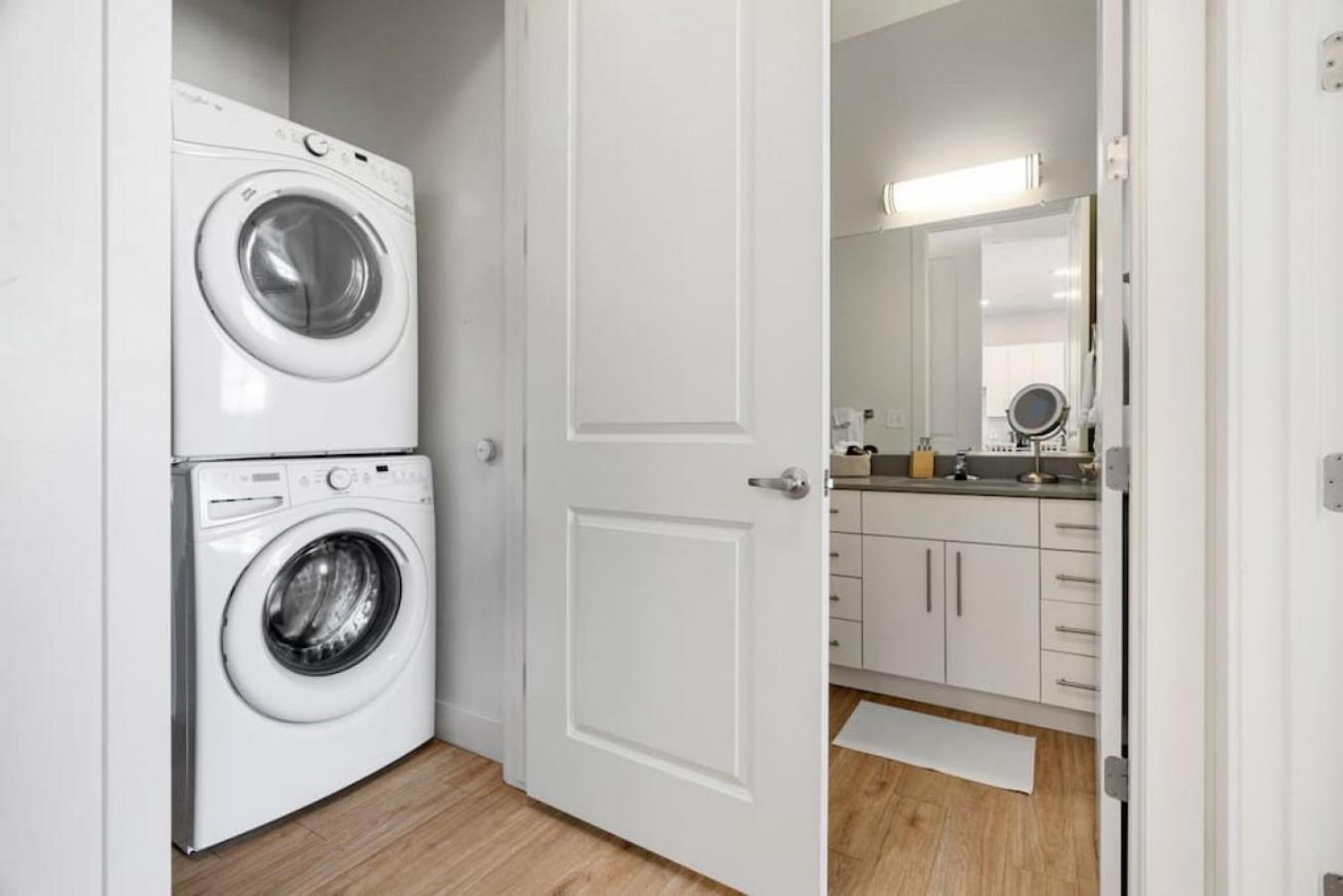 Apartment Lux Apt. Floor New Kingbed, Free Prkg Gym Pool Salt Lake City