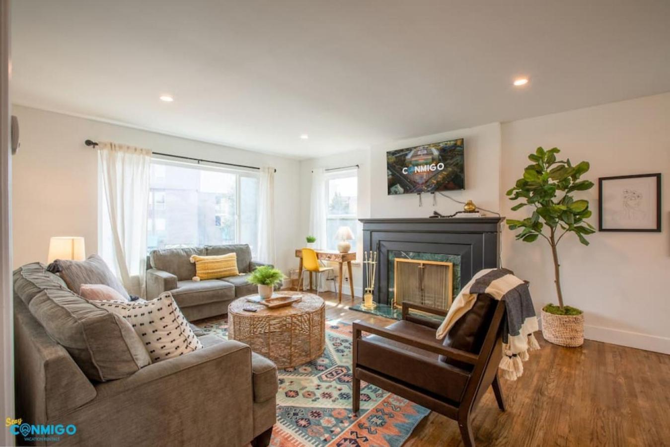 239 Center Place Apartment