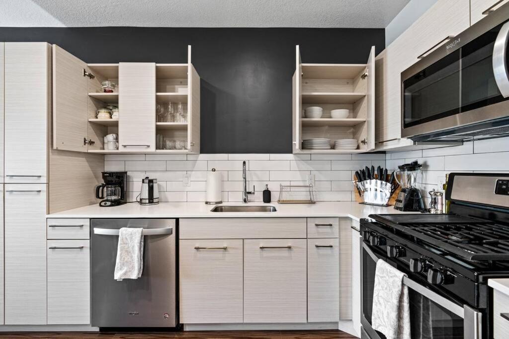 Beautiful, Opulent 1bd1ba- Amenities! Salt Lake City